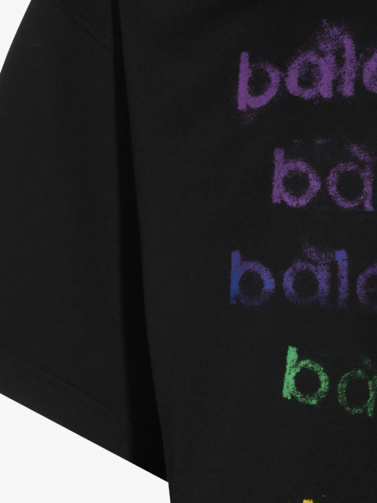 Balenciaga — Црна маица со повеќебојни натписи — детален приказ