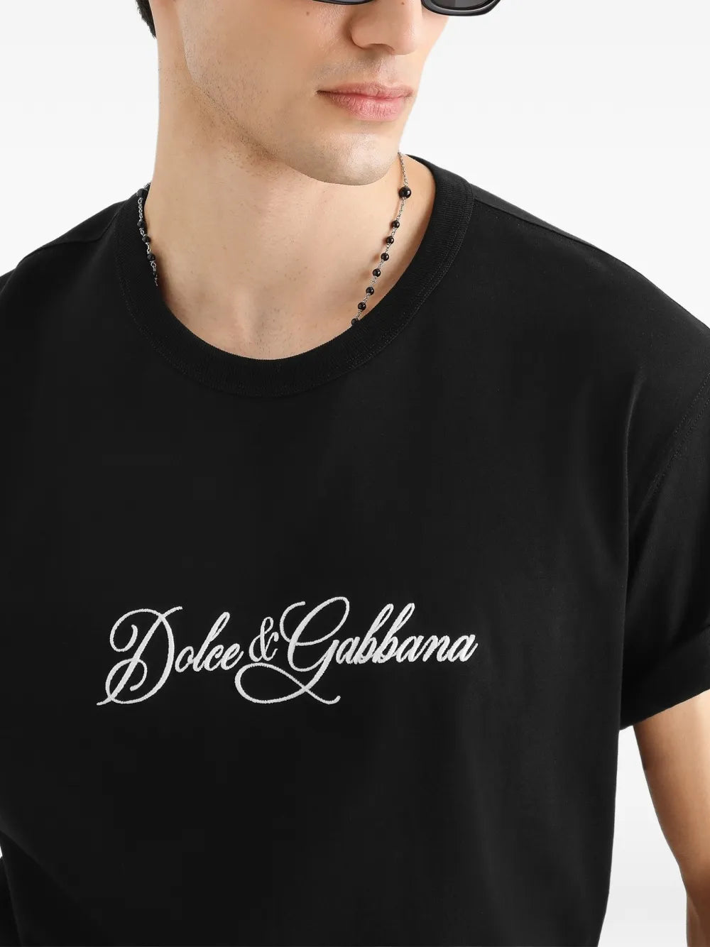 Dolce & Gabbana — Црна маица со бел натпис — преден приказ